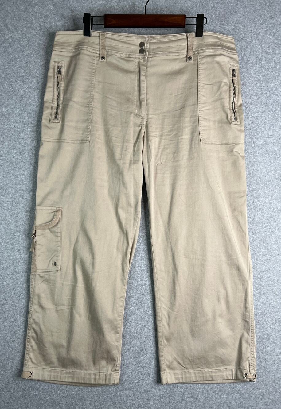 Chico's Beige Khaki Cargo Capri Pants Size 3 Stretch Cotton Nylon Womens